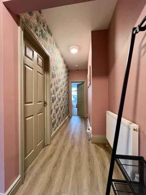 Apartament The Rose- Grd Floor, 2-5 Beds, Smarttv, Uni, Tram, M250 Fibre Nottingham Zewnętrze zdjęcie